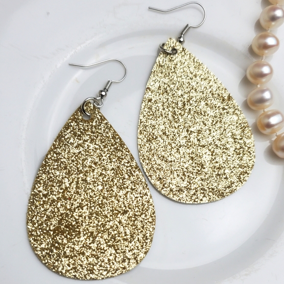 💫5/$25 Glitter Gold Teardrop Earrings 🌟 - Picture 1 of 2